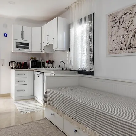 Central And Cozy Flat 3 Min To Beach In