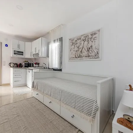 Central And Cozy Flat 3 Min To Beach In 아파트 *