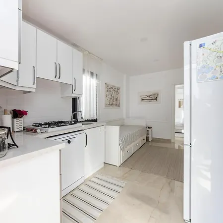 Central And Cozy Flat 3 Min To Beach In 아파트