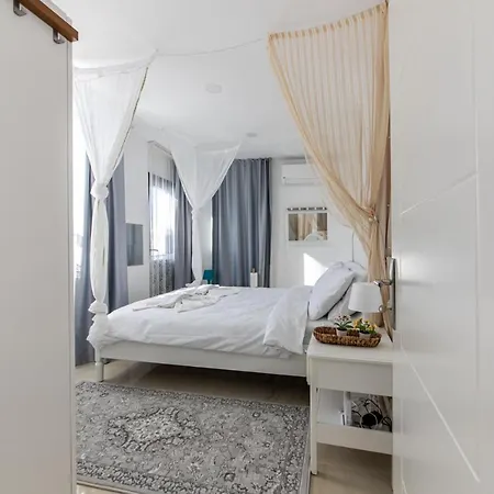 Central And Cozy Flat 3 Min To Beach In 아파트 Bodrum